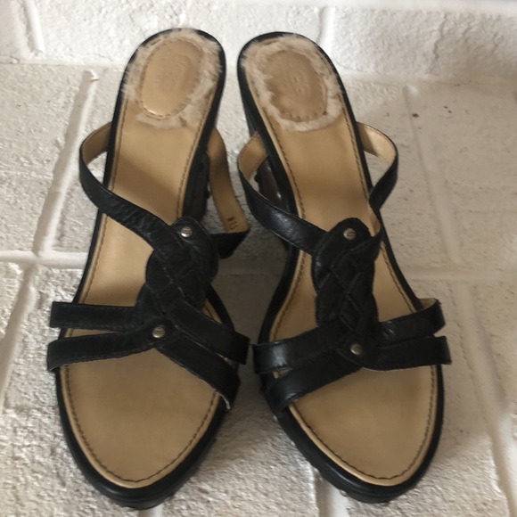 Host Pick 🖤 UGG Lourdes Leather Wedges - Picture 2 of 7